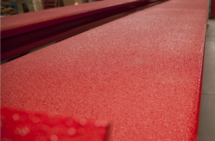 Antislip ruwe coating op Stertil-Koni rijbanen hefbrug