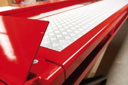 Antislip platen voor de Stertil-Koni rijbanen hefbrug