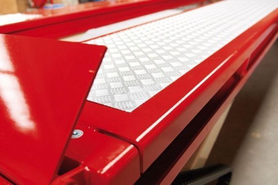 Antislip platen voor de Stertil-Koni rijbanen hefbrug