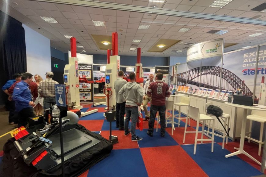Stertil-Koni distributeur Genesis Equipment tijdens de Brisbane Truck Show in Australië