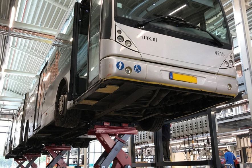 Stertil-Koni mobiele hefkolommen en SKYLIFT rijbanen hefbrug