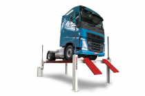 Vrachtwagen op vier kolommen Stertil-Koni hefbrug